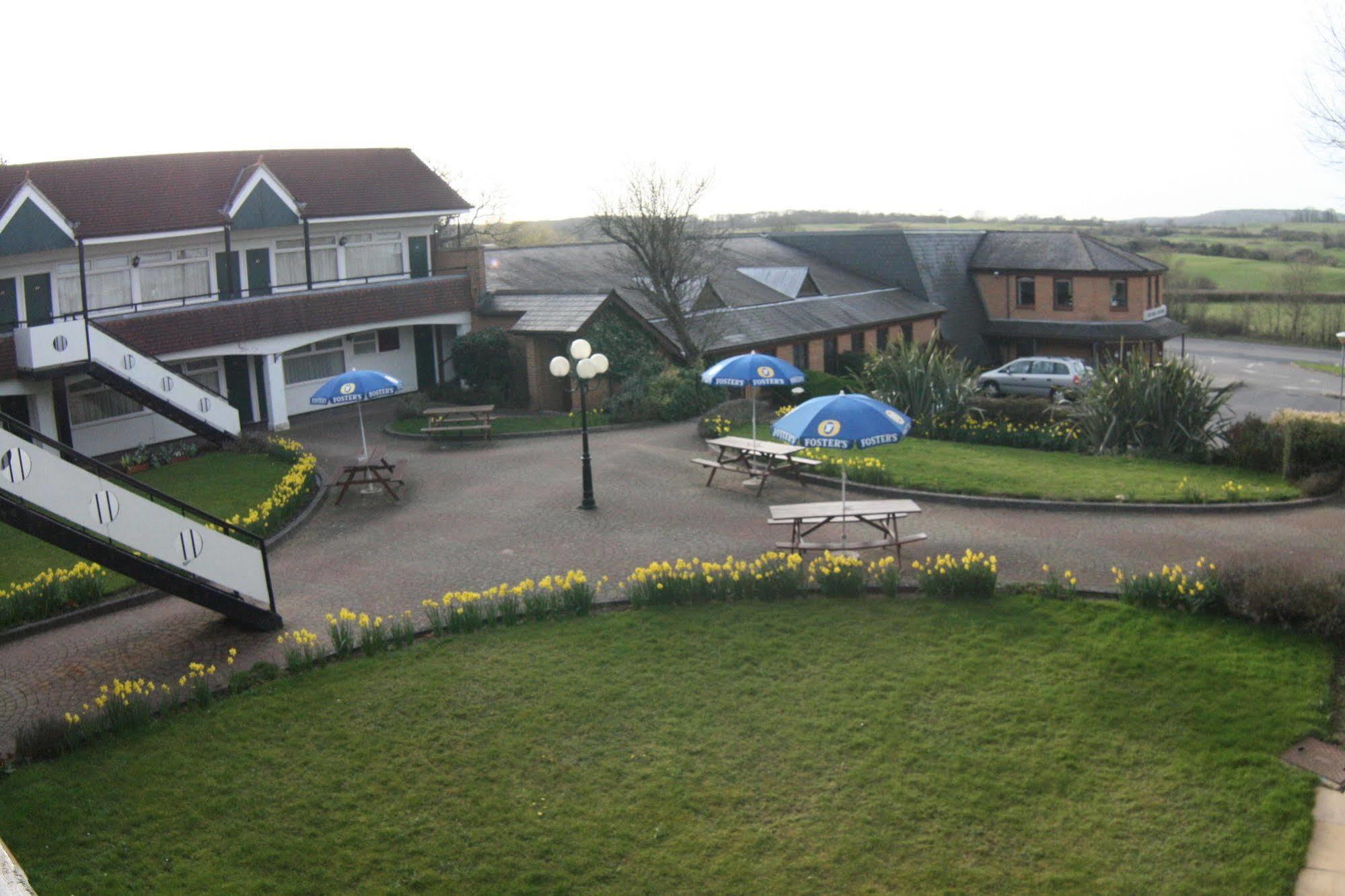 The Town & Country Lodge Dundry Екстериор снимка
