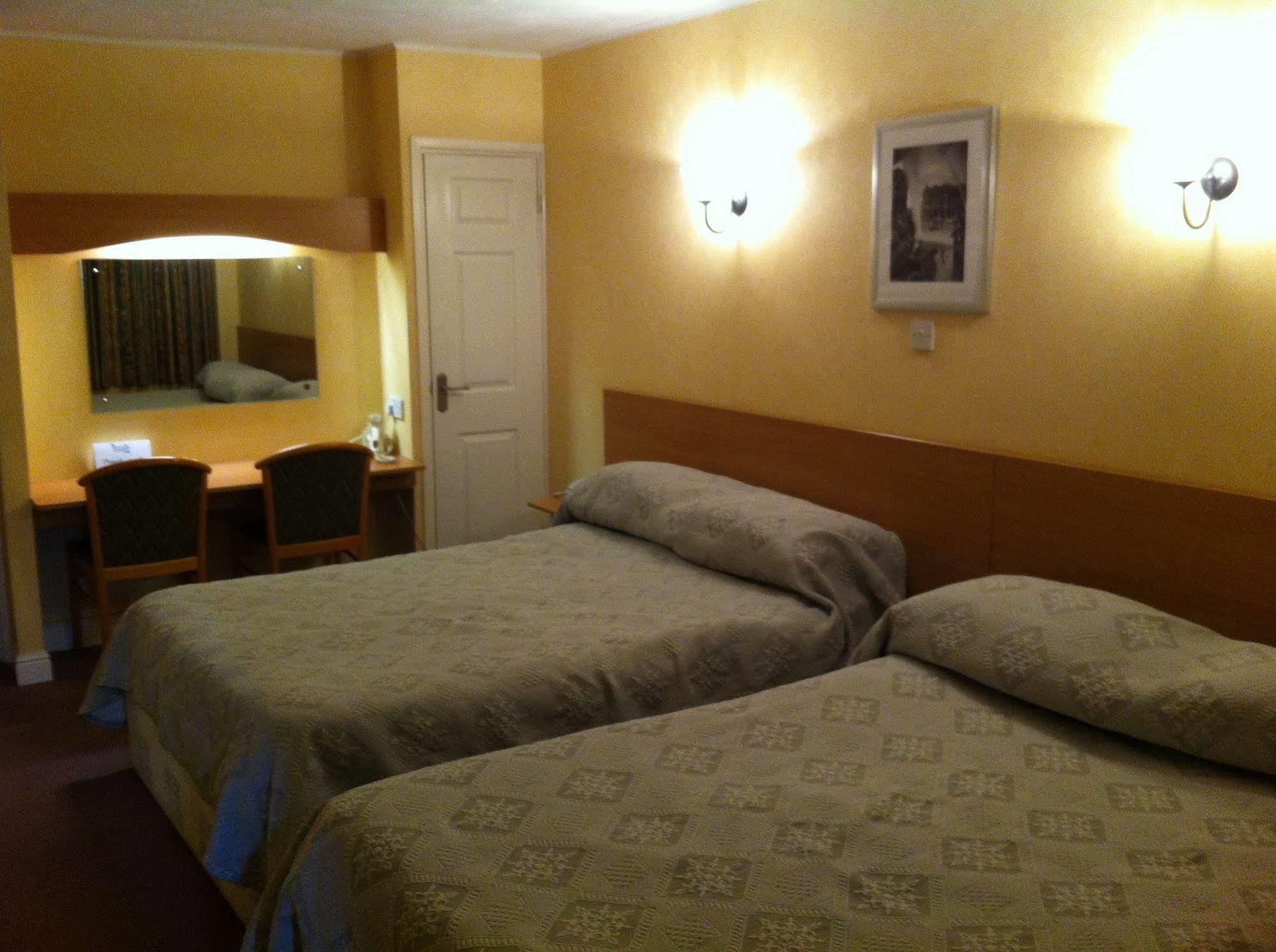 The Town & Country Lodge Dundry Екстериор снимка