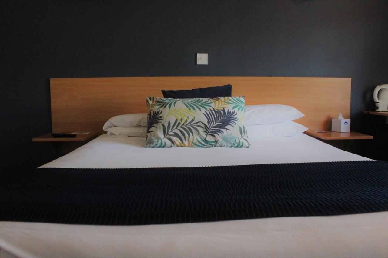 The Town & Country Lodge Dundry Екстериор снимка
