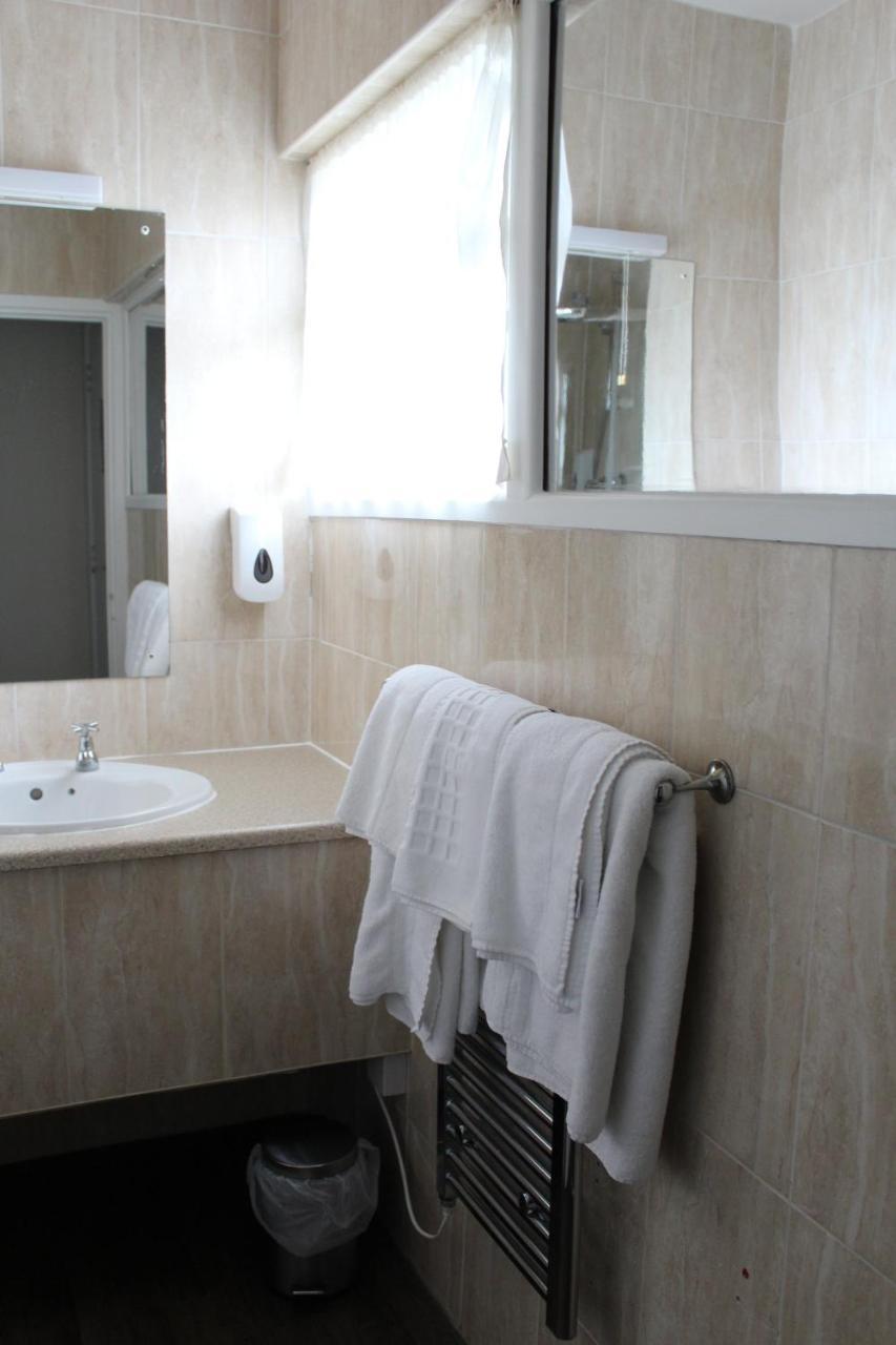 The Town & Country Lodge Dundry Екстериор снимка