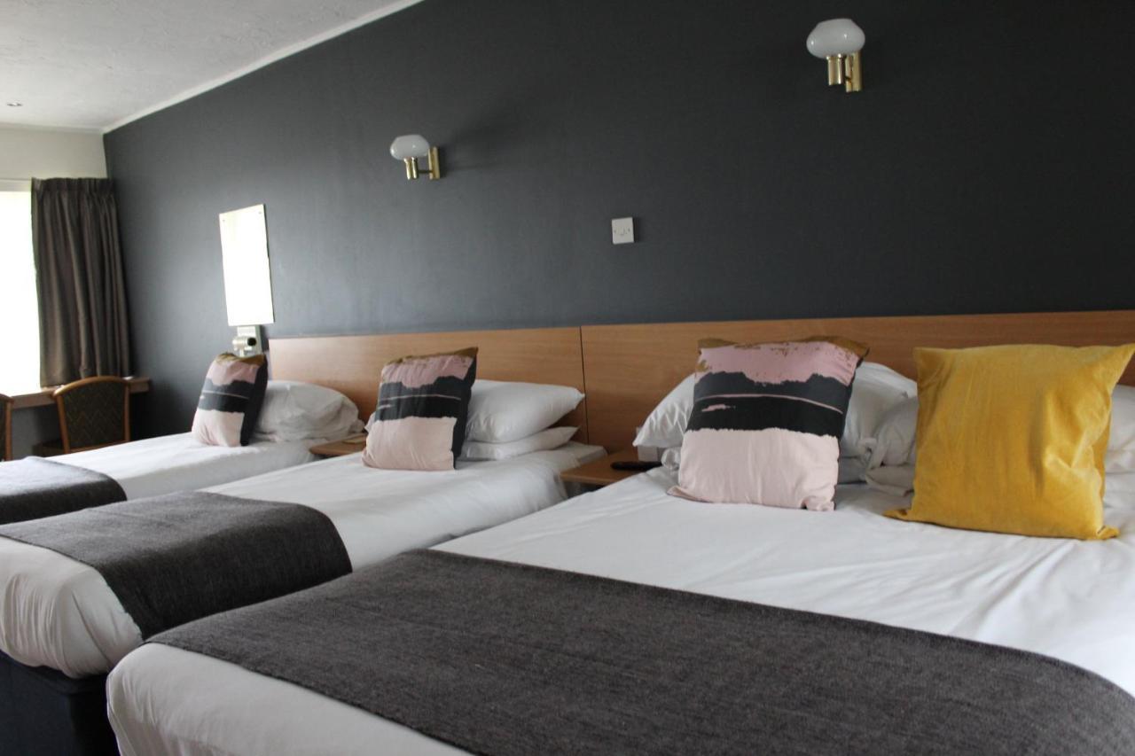 The Town & Country Lodge Dundry Екстериор снимка