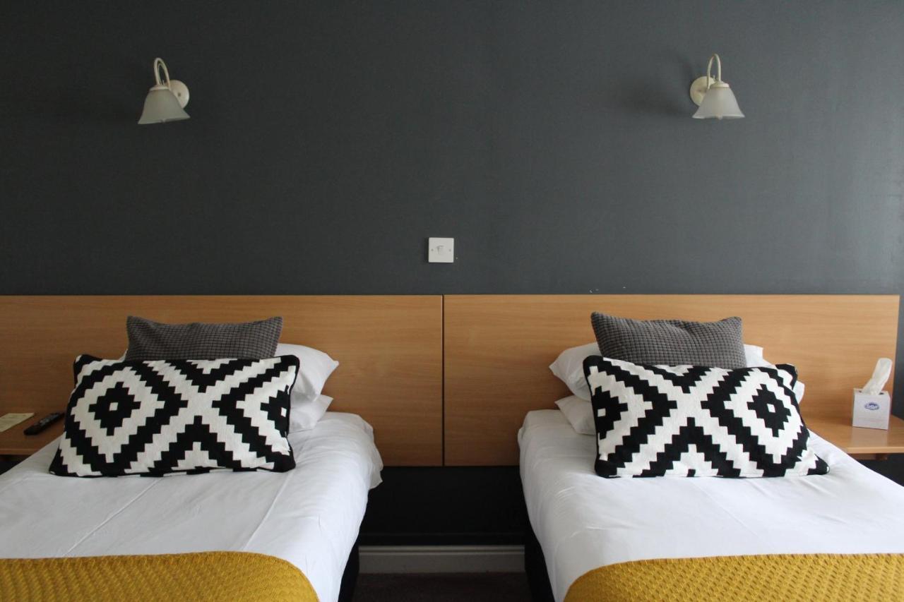 The Town & Country Lodge Dundry Екстериор снимка