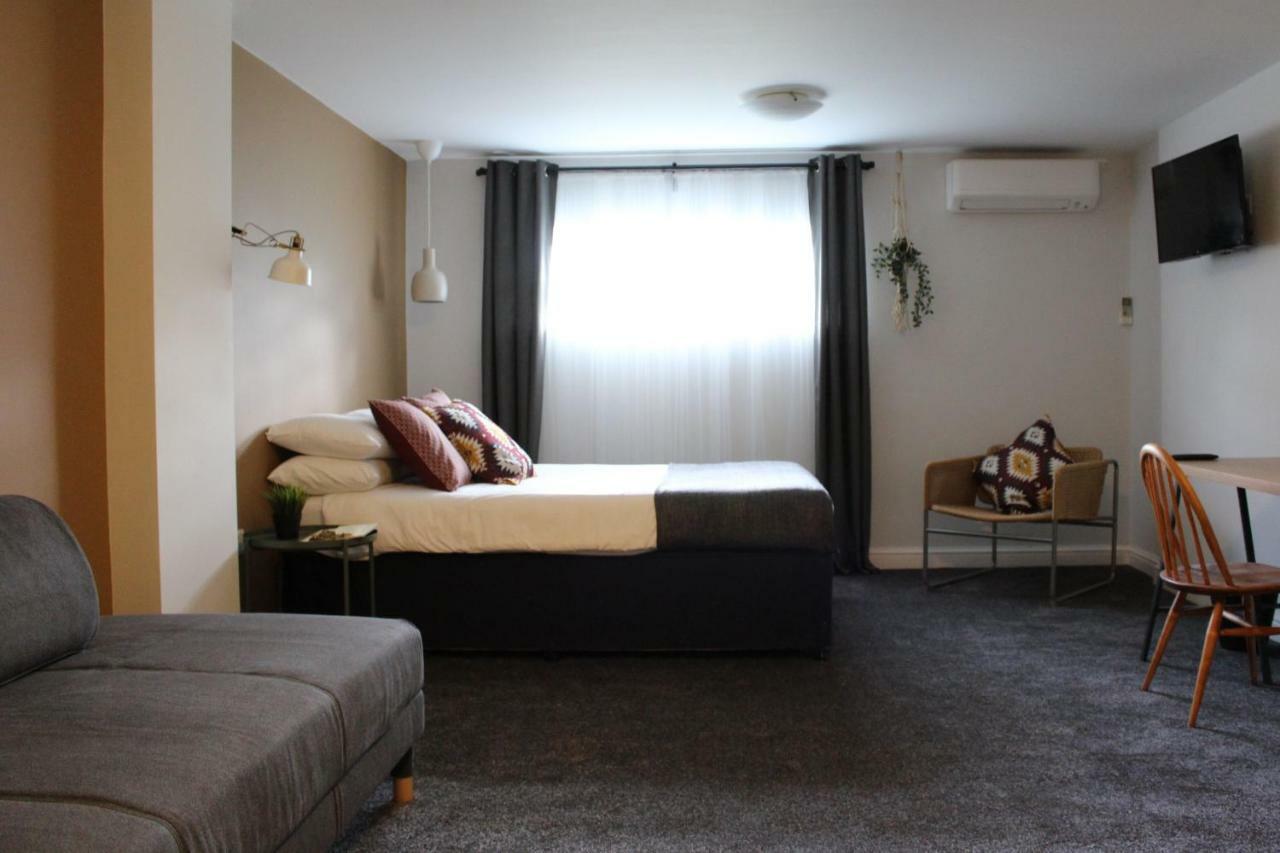 The Town & Country Lodge Dundry Екстериор снимка